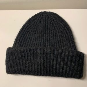 Black beanie/hat/tuque